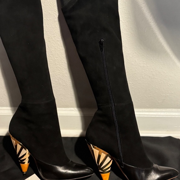 Boots - Picture 7 of 11